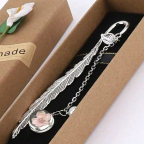 Marque-page en acier inoxydable avec perle et petite fleur en boule de verre + boite cadeau